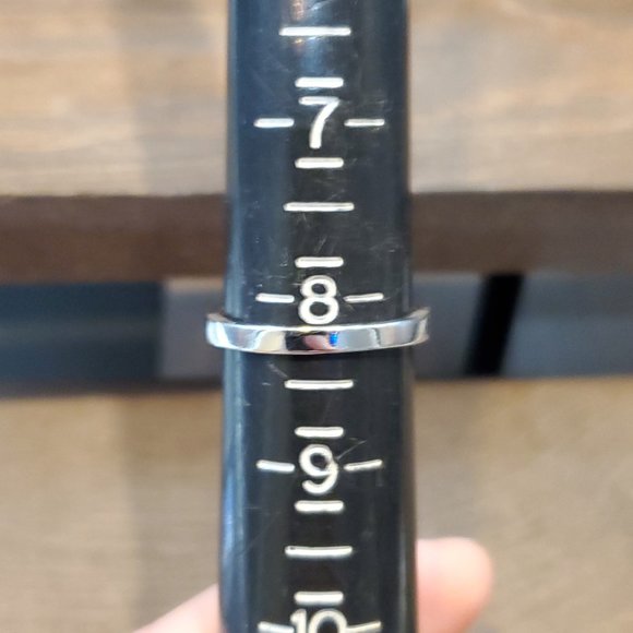 Size 8.25 925 Sterling Silver Beautiful Clear CZ Gemstone Ring - Picture 6 of 8